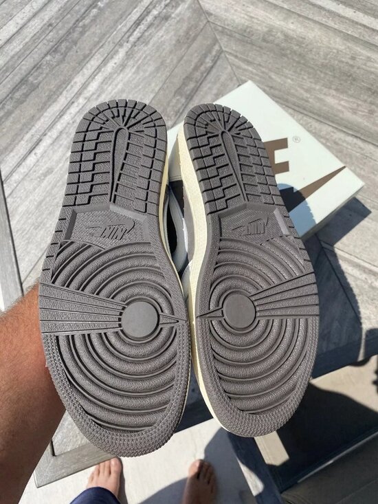 Travis Scott X Air Jordan 1 Retro Low OG ‘Reverse Mocha’ main image 4